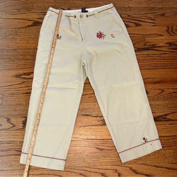 Gap‎ Khaki Y2K Bohemian Clean Cut Floral Embroidered Capri Pants Women's sz 6 - Picture 13 of 16